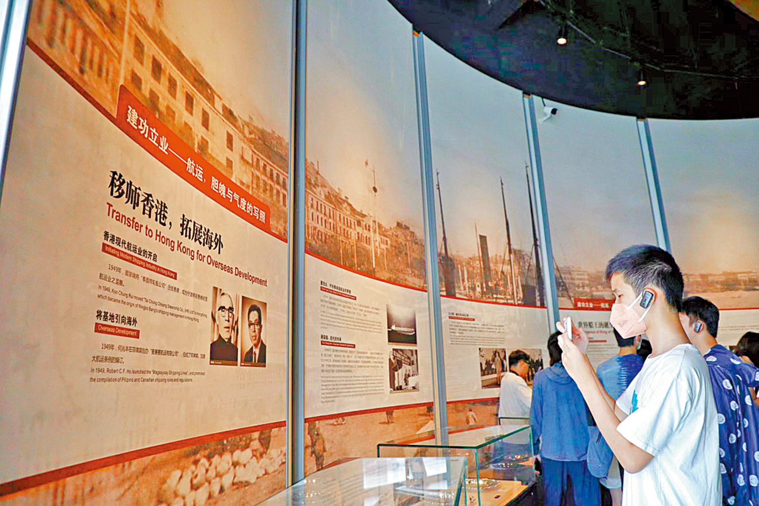 　　圖：香港學子在寧波幫博物館了解「寧波幫」與香港的故事。\大公報記者連慜鈺攝