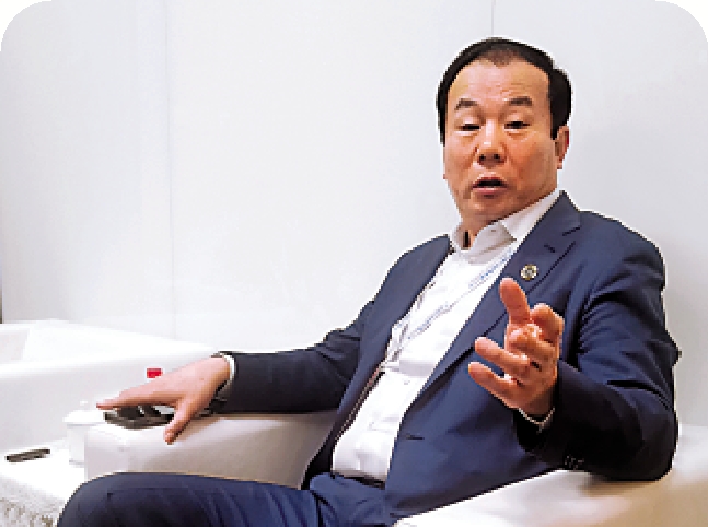 　　圖：席寧簡歷