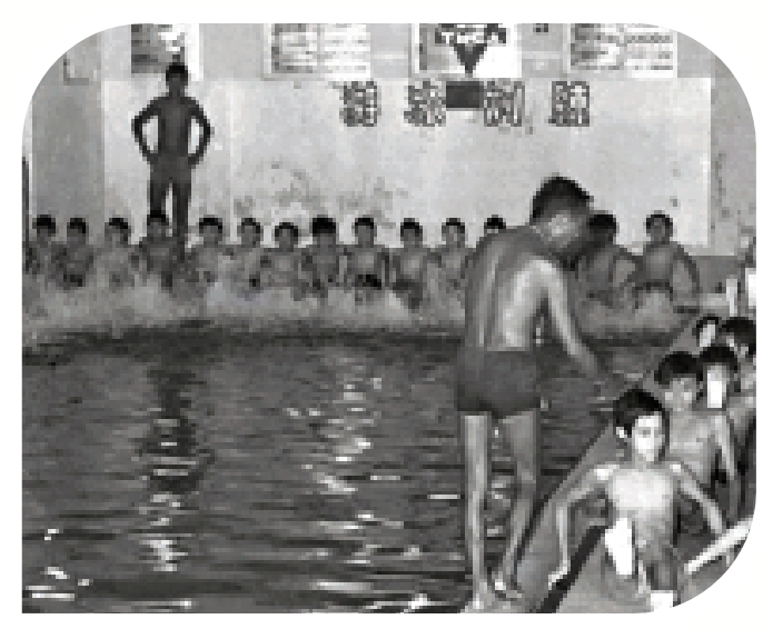 　　圖：青年會必列者士街會所內的泳池，是香港的首個室內游泳池。圖為1941年的情形。