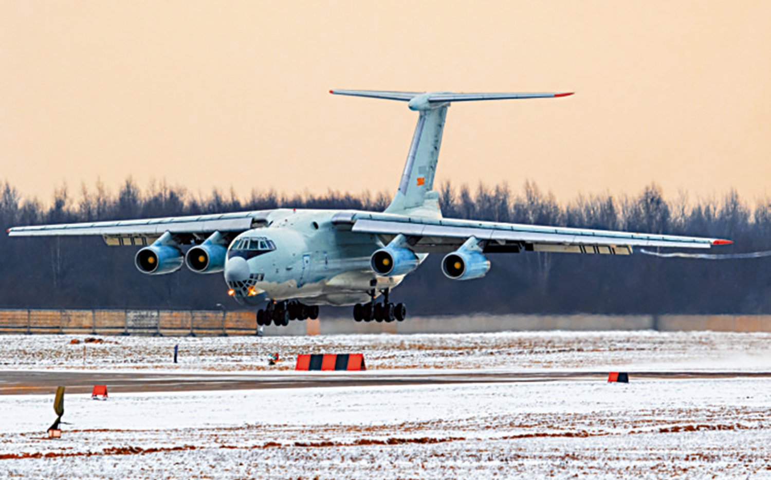 　　圖：解放軍原有的伊爾-78加油機已改行為運輸機。
