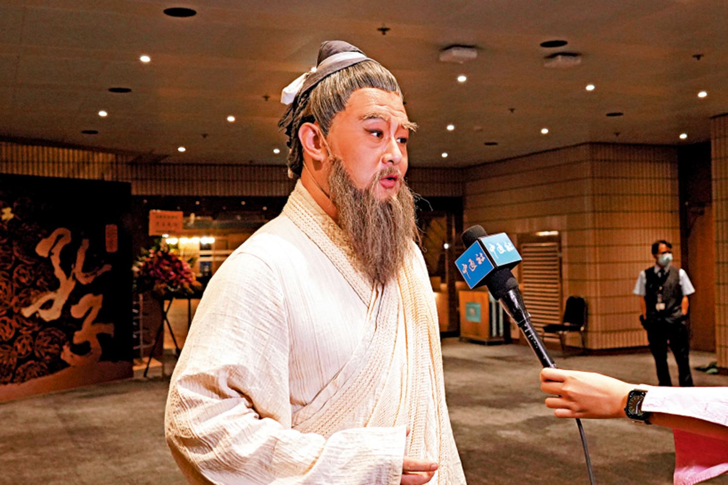 　　圖：山東省話劇院話劇《孔子》孔子扮演者之一王翔。