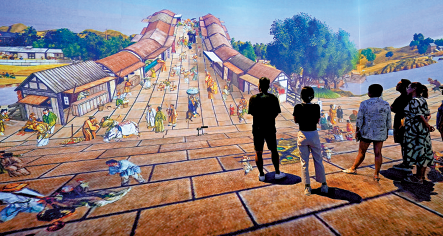 　　圖：深圳南山歡樂海岸正在舉辦中國皮影沉浸式光影展。