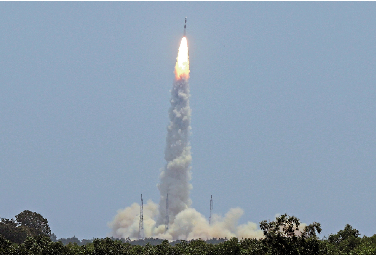 　　圖：印度2日在達萬航天中心成功發射「日地L1點太陽」。/路透社