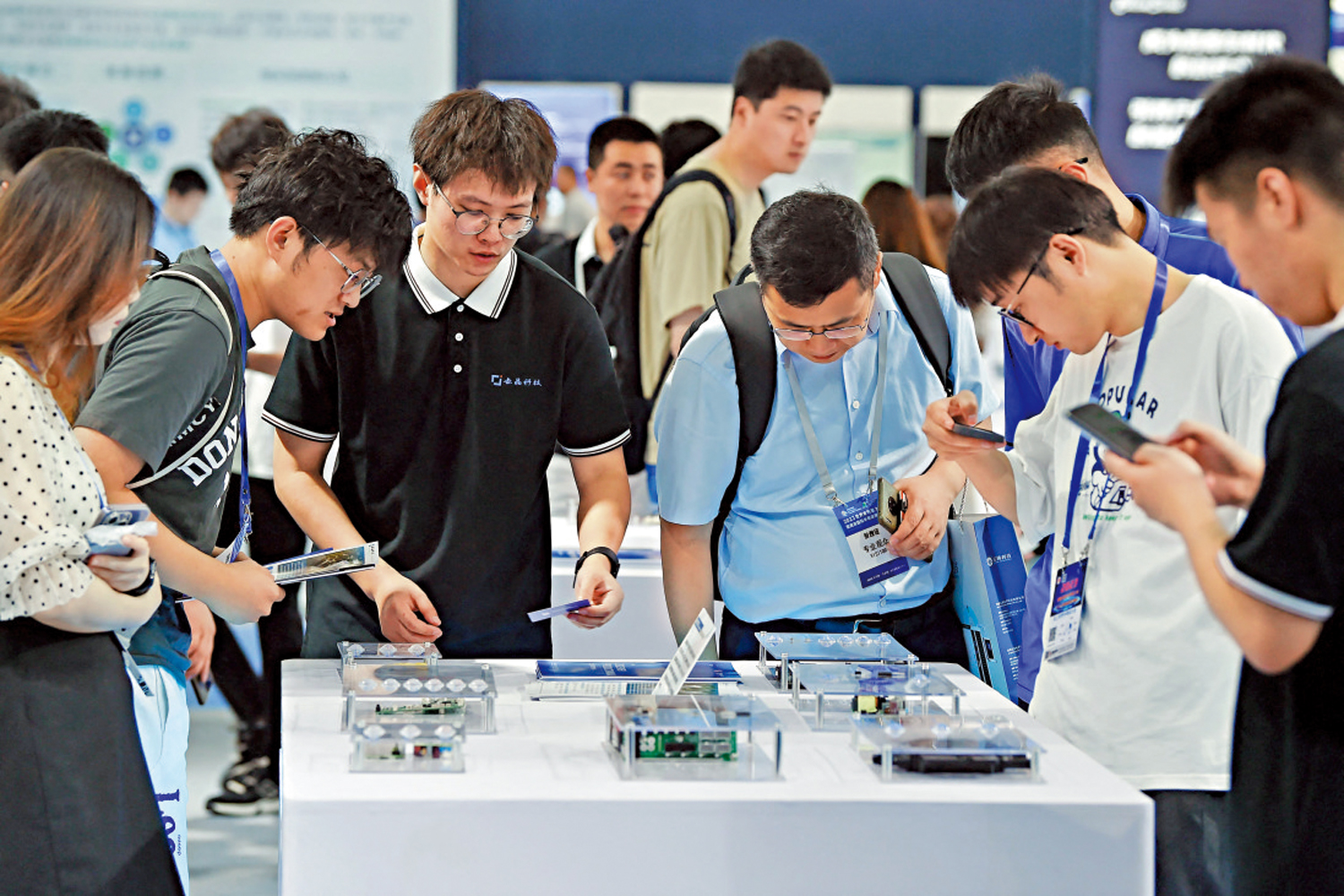 　　圖：中國是全球最大的半導體市場。圖為今年7月世界半導體大會在南京舉行。\法新社