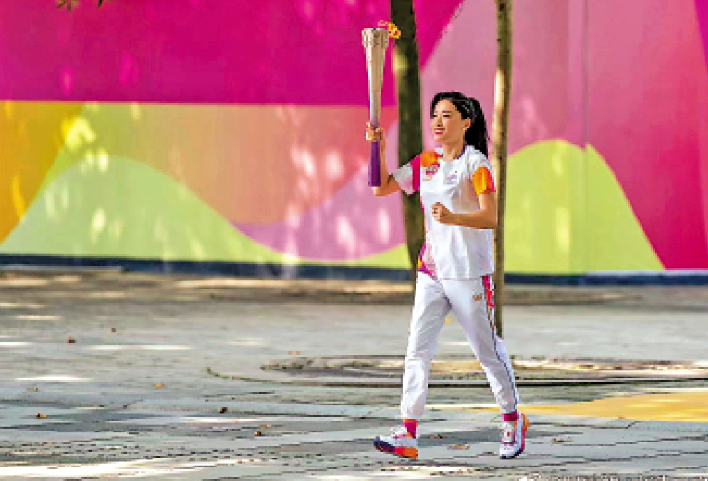 　　圖：羅雪娟以第1棒火炬手身份，展開今屆杭州亞運火炬傳遞之旅。\羅雪娟微博圖片