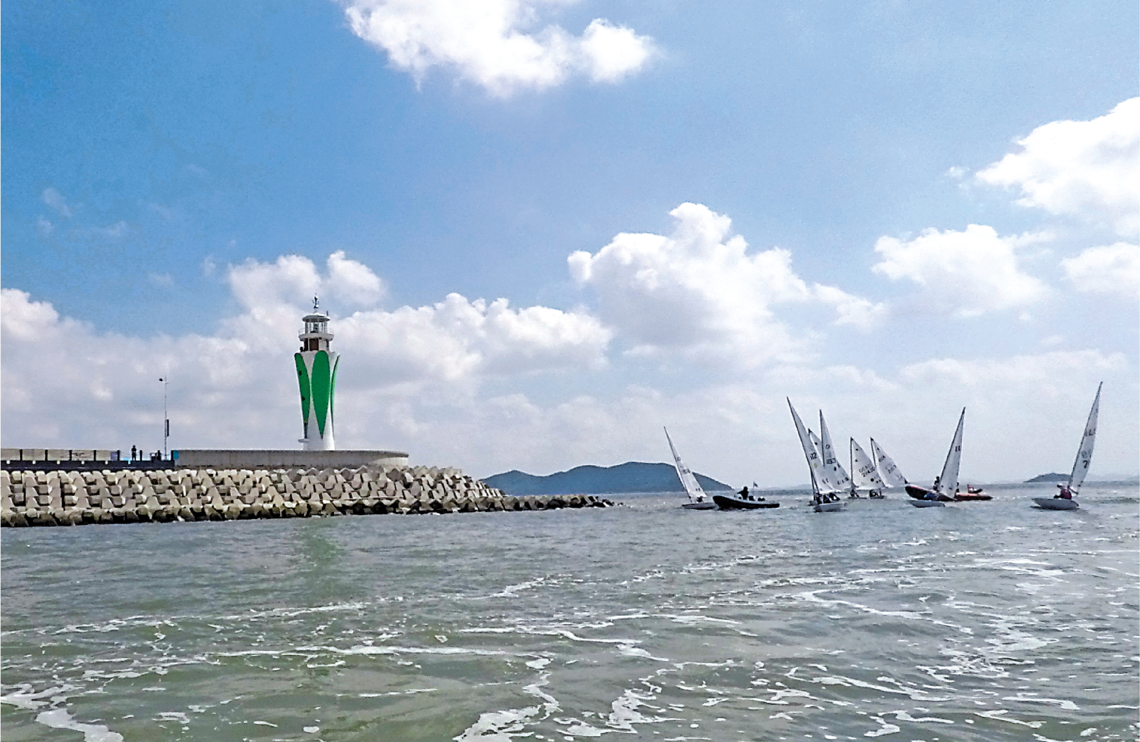 　　圖：中國帆船帆板隊目前在寧波象山亞帆中心展開訓練。