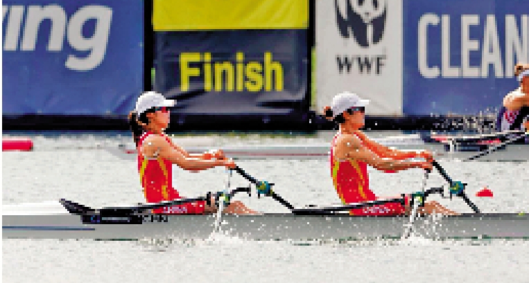 　　圖：鄒佳琪／邱秀萍於2023年賽艇世錦賽晉級A組決賽。\新華社