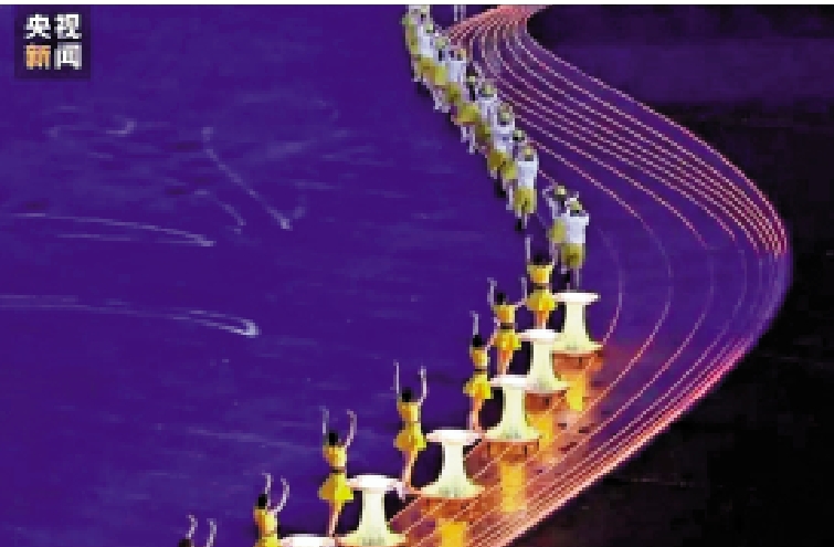 　　圖：暖場表演部分溫暖熱烈，儀式和文藝表演環節在115分鐘左右的時長內完成。\網絡圖片