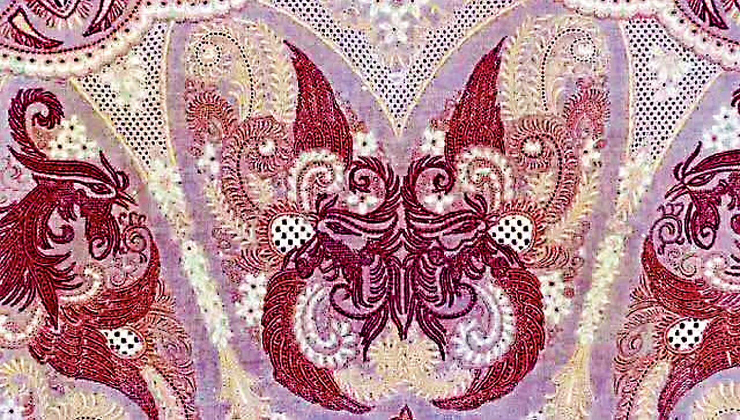 　　圖：玻璃紗繡花桌布《雙鳳朝牡丹》。