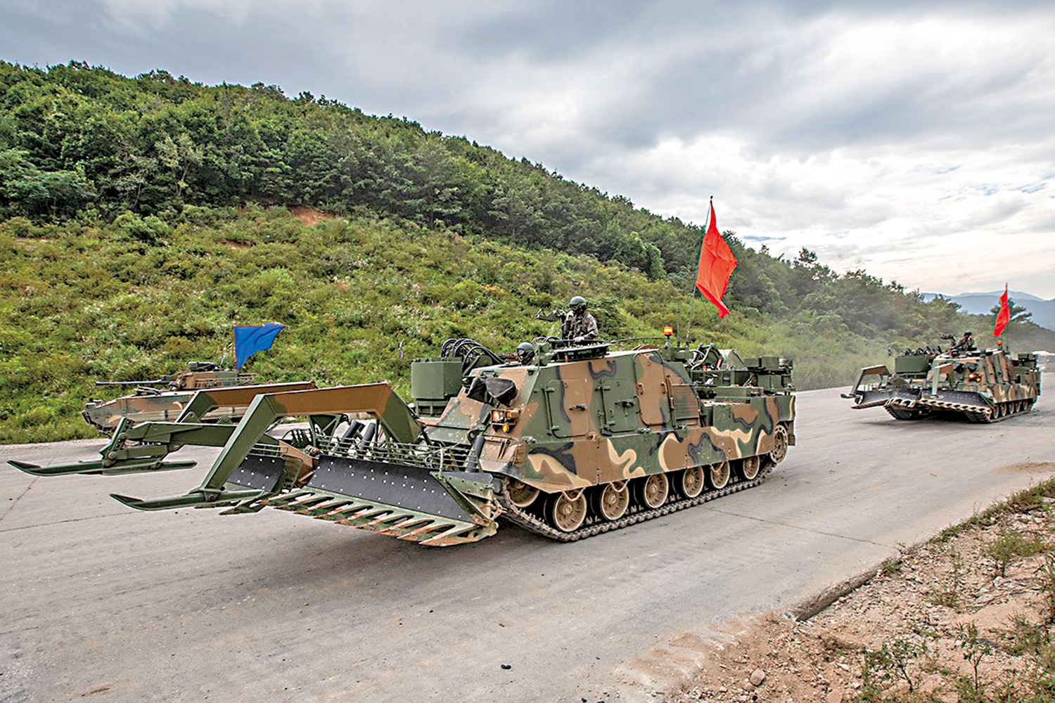 　　圖：韓國計劃向烏克蘭提供K600「犀牛」戰鬥工程車。\網絡圖片