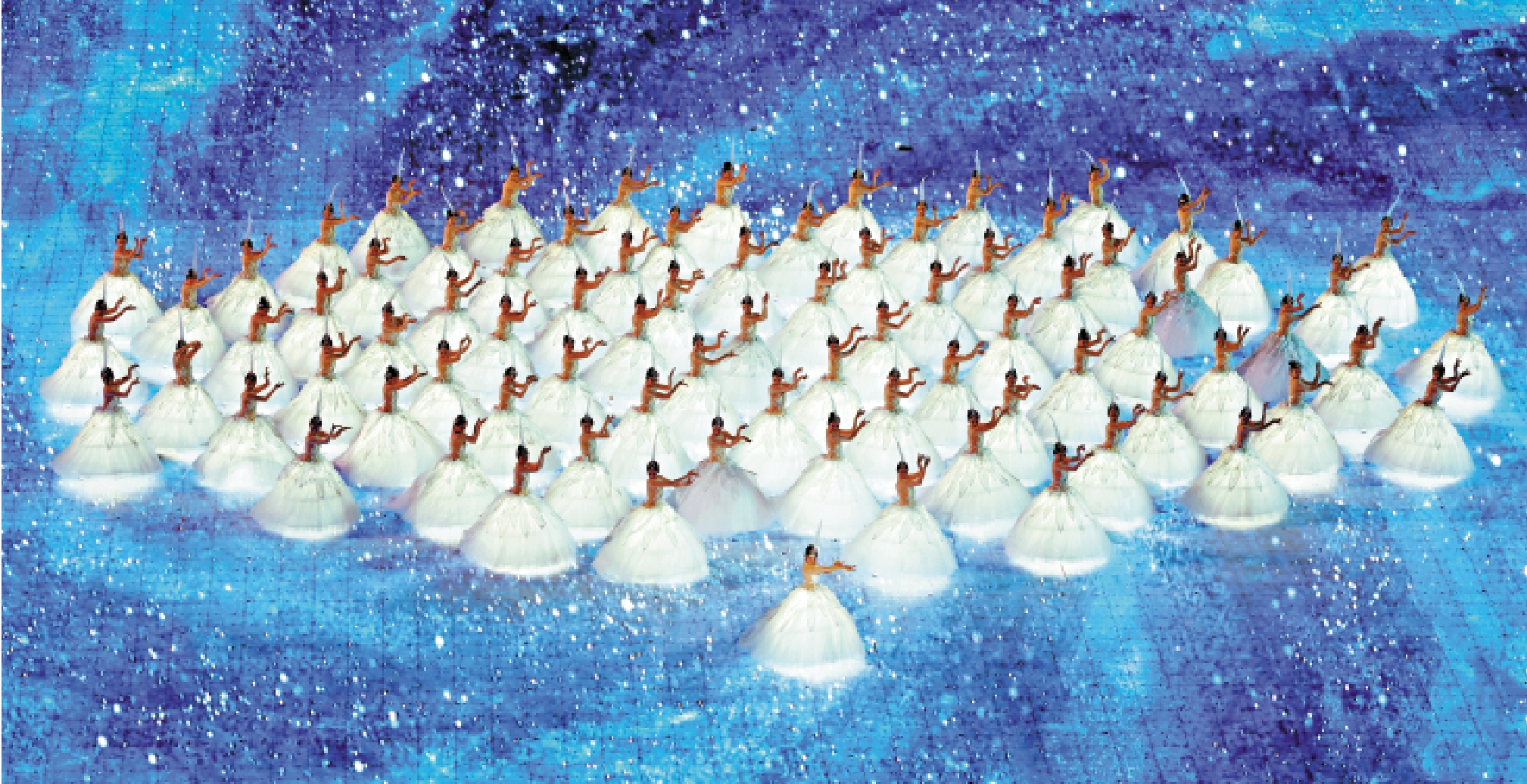 　　圖：本屆杭州亞運會開幕式的演出，科技元素無處不在。圖為演員在開幕式上扮演「白鷺精靈」與繁星共舞。\新華社