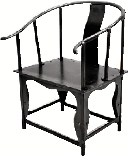 　　圖：何嘉諾用鋼鐵純手工打造的明式太師椅，是他在英國的學成畢業作品。