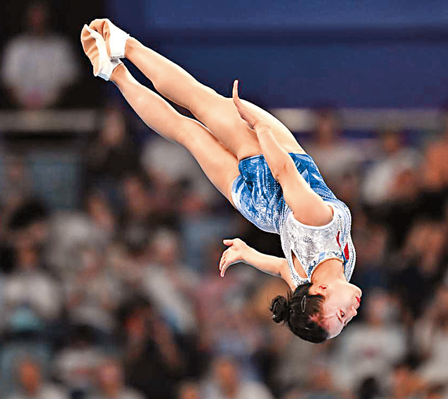 　　圖：朱雪瑩在蹦床奪女子個人冠軍，實現「大滿貫」。\新華社