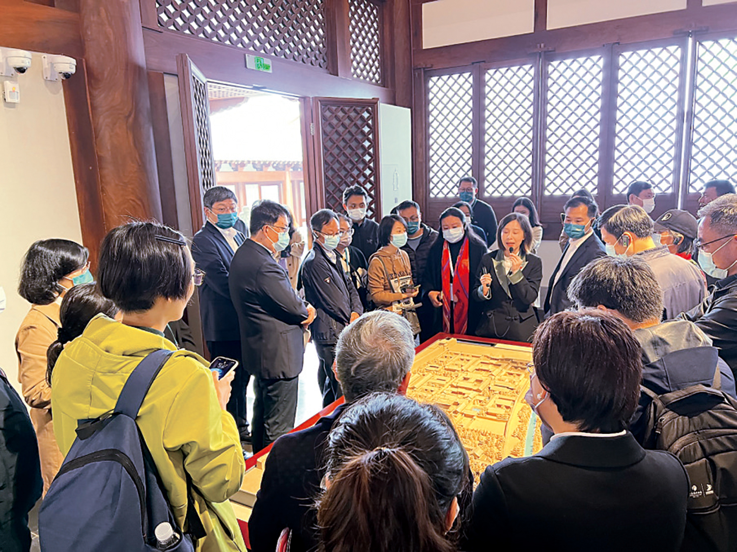 　　圖：遊客在德壽宮參觀。\大公報記者王莉攝