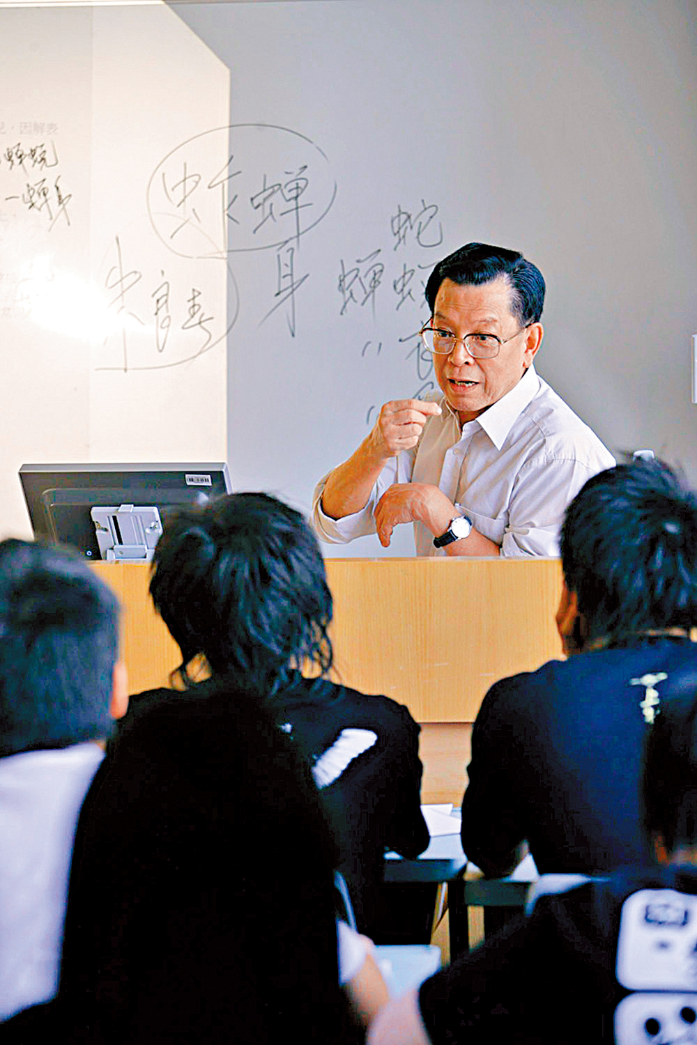 　　圖：梁教授是中大中醫學院的「開荒牛」。