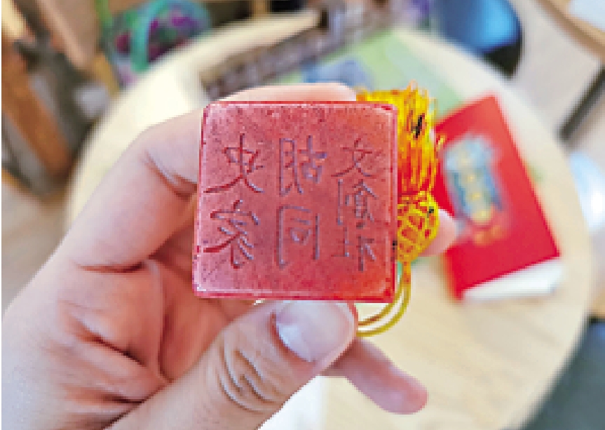 　　圖：北京史家胡同文創社的特色印章吸引不少遊客。