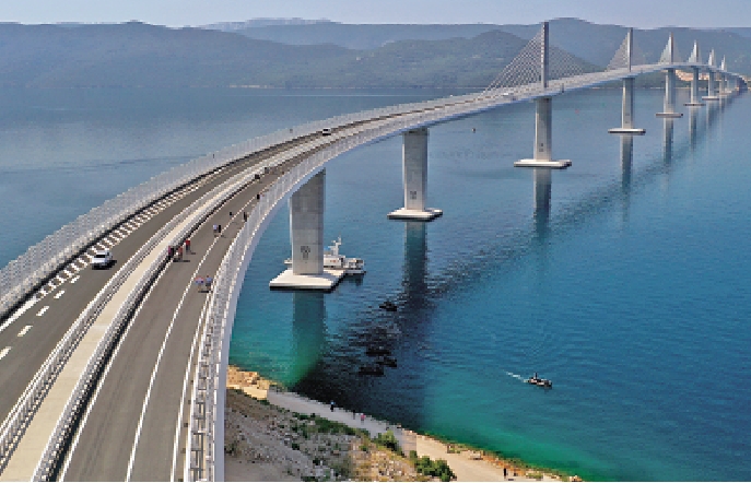 　　圖：由中企承建的佩列沙茨大橋在去年7月正式通車。