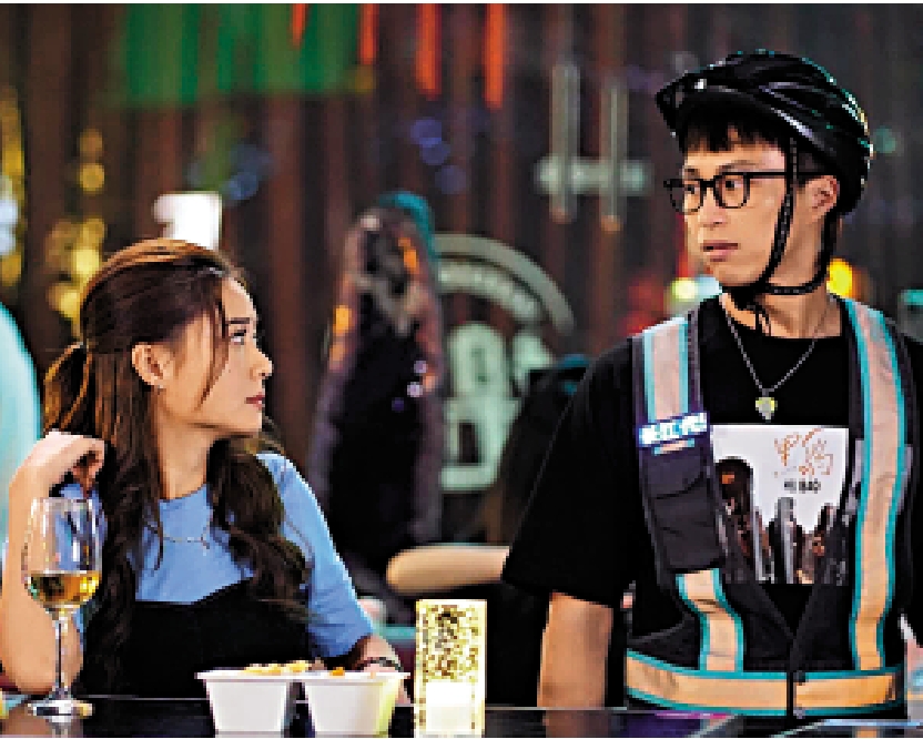 　　圖：吳業坤（右）與戴祖儀合拍劇集《香港人在北京》。