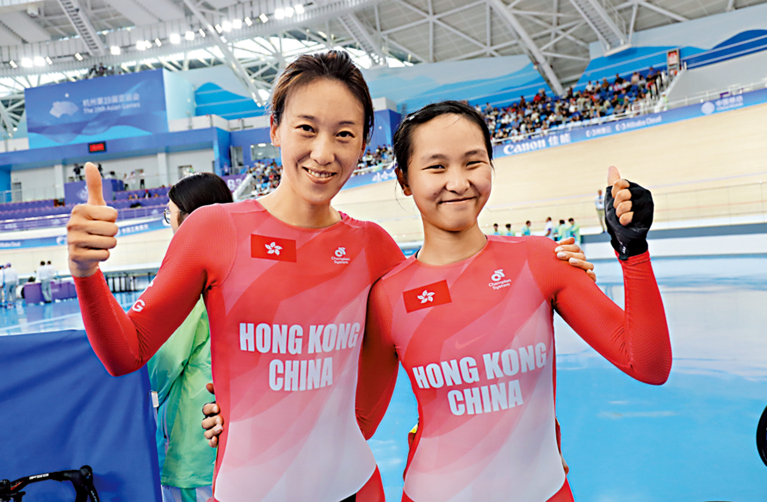 　　圖：李思穎（右）是香港單車隊成員。