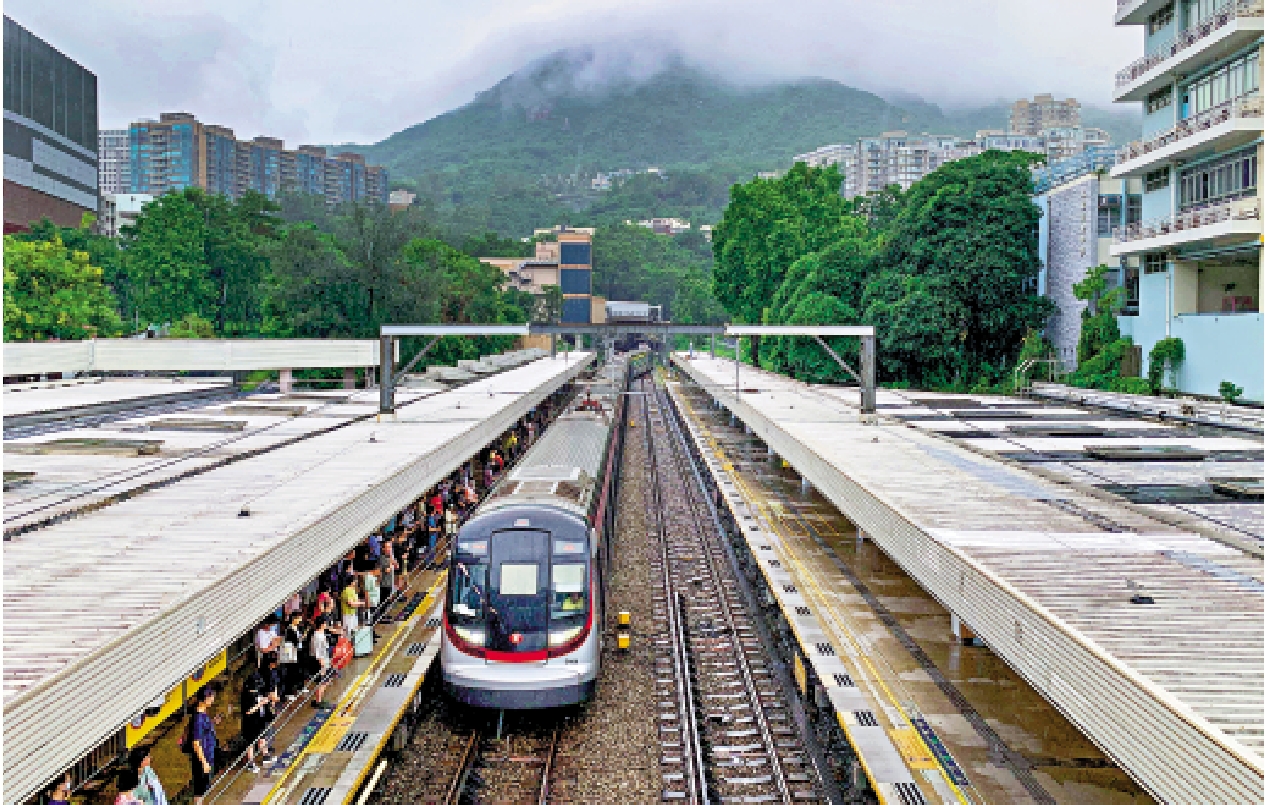 　　圖：施政報告提到會再加推兩鐵一路，包括「北環線東延線」、「新界東北線」及「北都公路」，推進北部都會區東面的新市鎮發展。