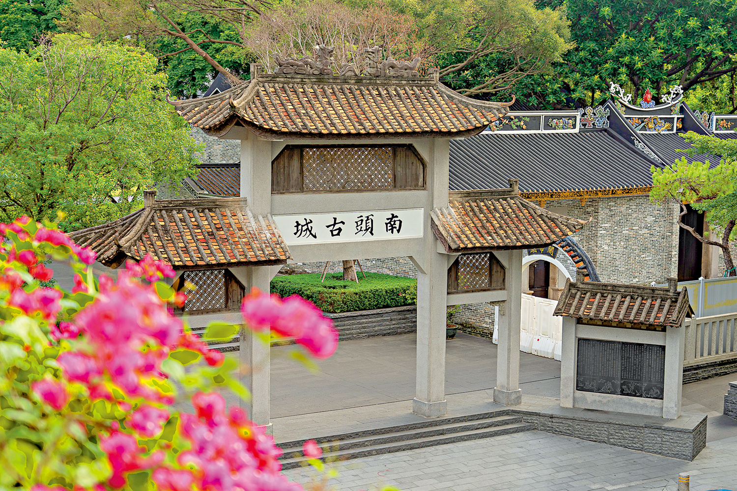 　　圖：深圳南頭古城牌坊。