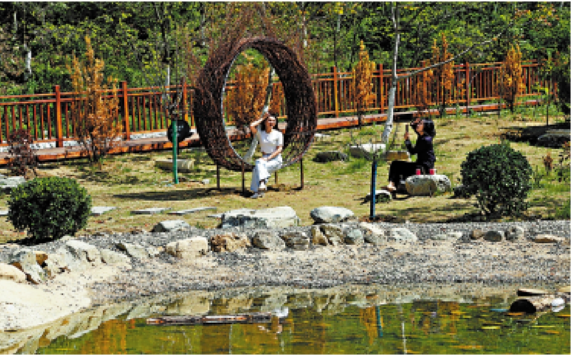 　　圖：朱家灣村終南山寨吸引了眾多遊客。/受訪者供圖