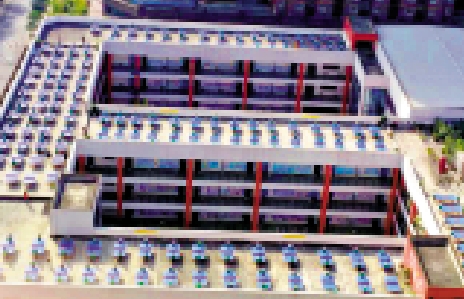 　　圖：成都電子科大附小的乒乓球桌遍布校園。