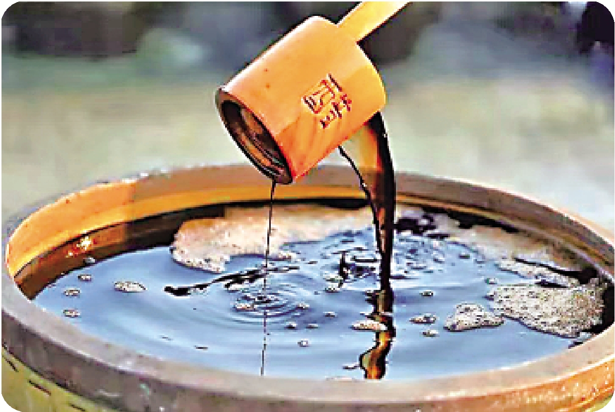 　　圖：釀醋是使酒精進一步氧化成醋酸的過程。\資料圖片