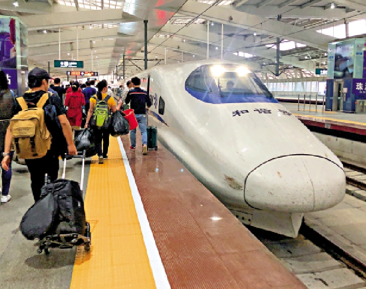 　　圖：青茂口岸與廣珠城軌珠海站無縫對接。/大公報記者方俊明攝