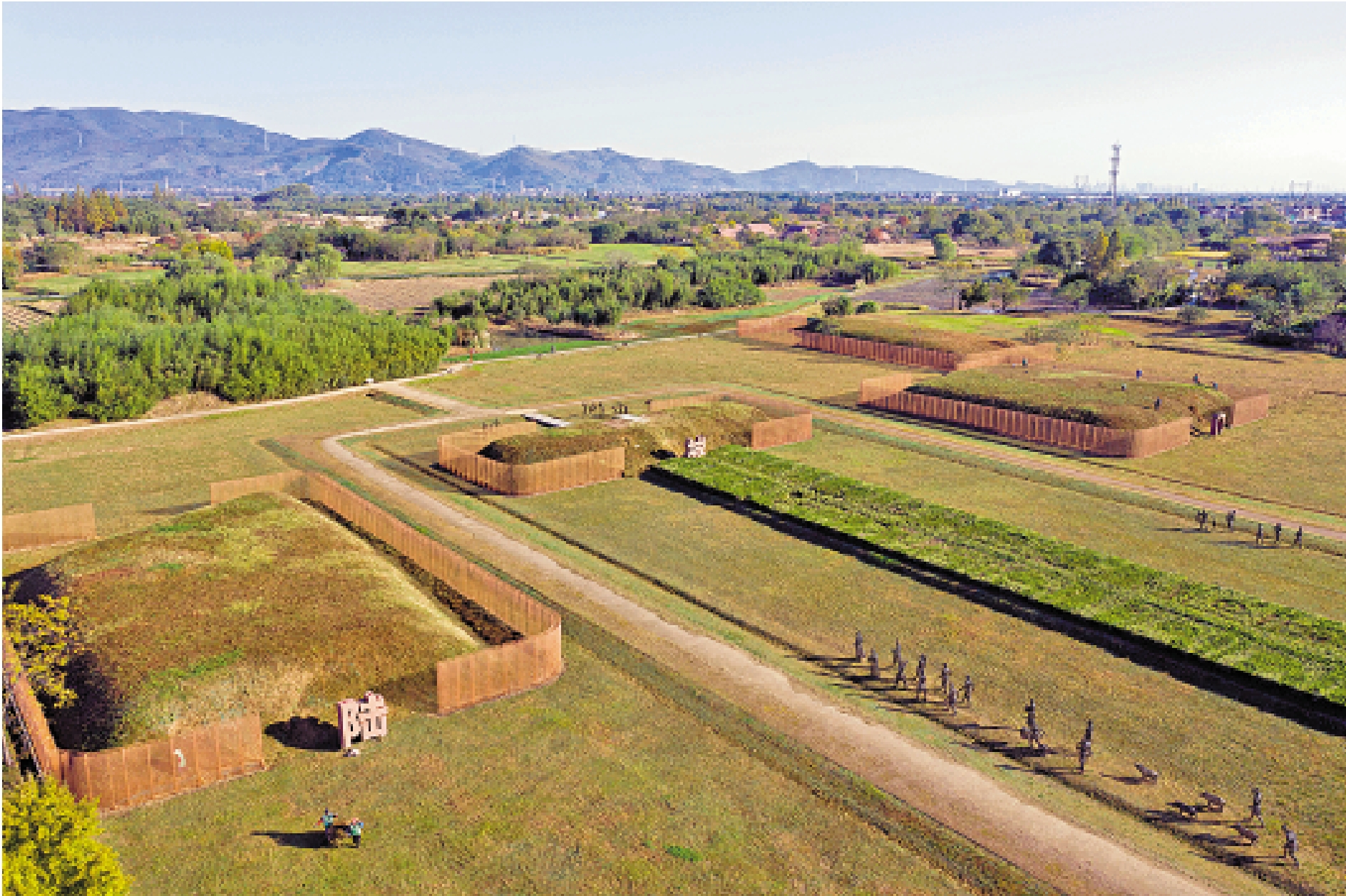 　　圖：良渚古城遺址公園中的陸城門遺址。\新華社