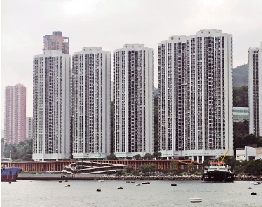 　　圖：荃灣灣景花園商場及部分車位等，現時每月租金總額約為13萬元。