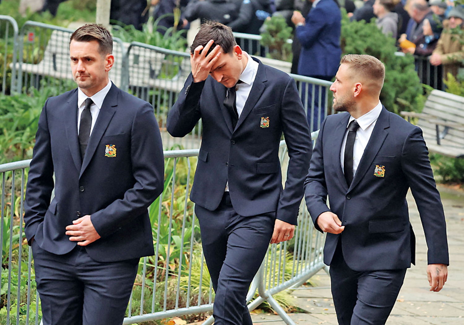 　　圖：現役曼聯球員（左起）湯希頓、馬古尼及勞基梳爾出席喪禮。\路透社