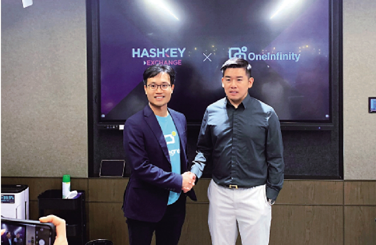 　　圖：HashKey Group首席營運官翁曉奇（右）與Onelnfinity by OneDegree共同創辦人郭彥麟。