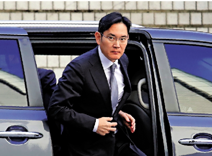 　　圖：韓國三星集團會長李在鎔17日出庭，被檢方求刑5年。\資料圖片