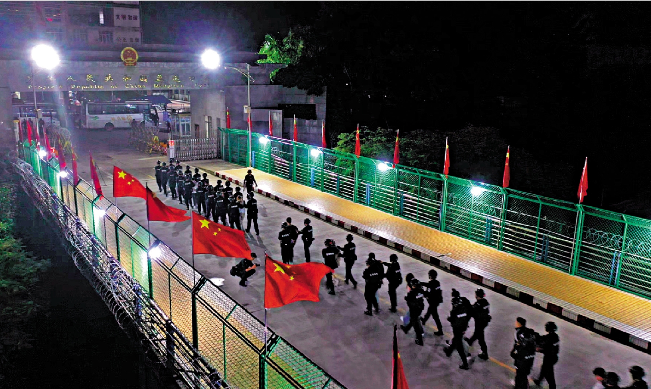 　　圖：雲南公安機關與緬甸相關地方執法部門加強邊境警務合作，近日密集開展抓捕行動，一大批電信網絡詐騙犯罪嫌疑人相繼落網。