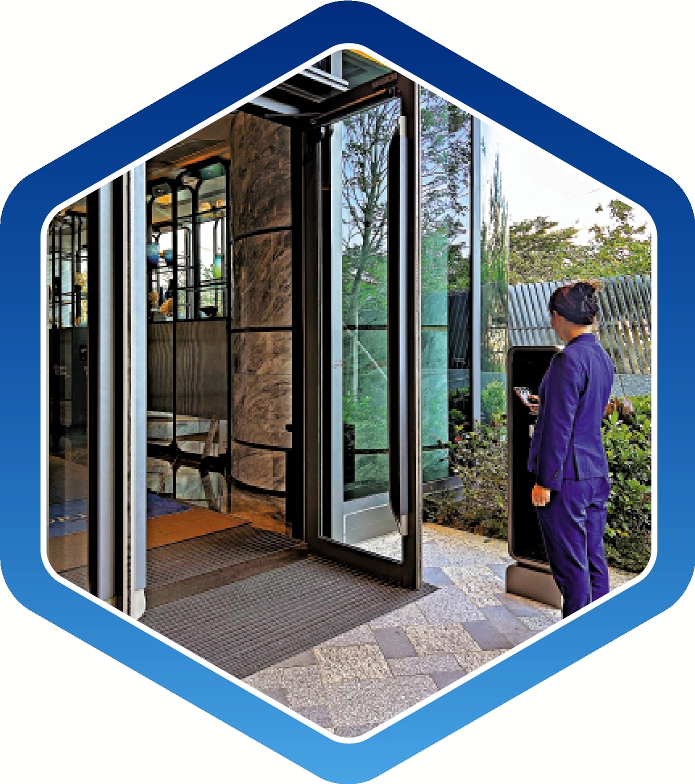 　　圖：物業管理逐漸引入AI，圖為中海物業管理的啟德維港1號，其大堂使用手機應用程式藍牙出入。