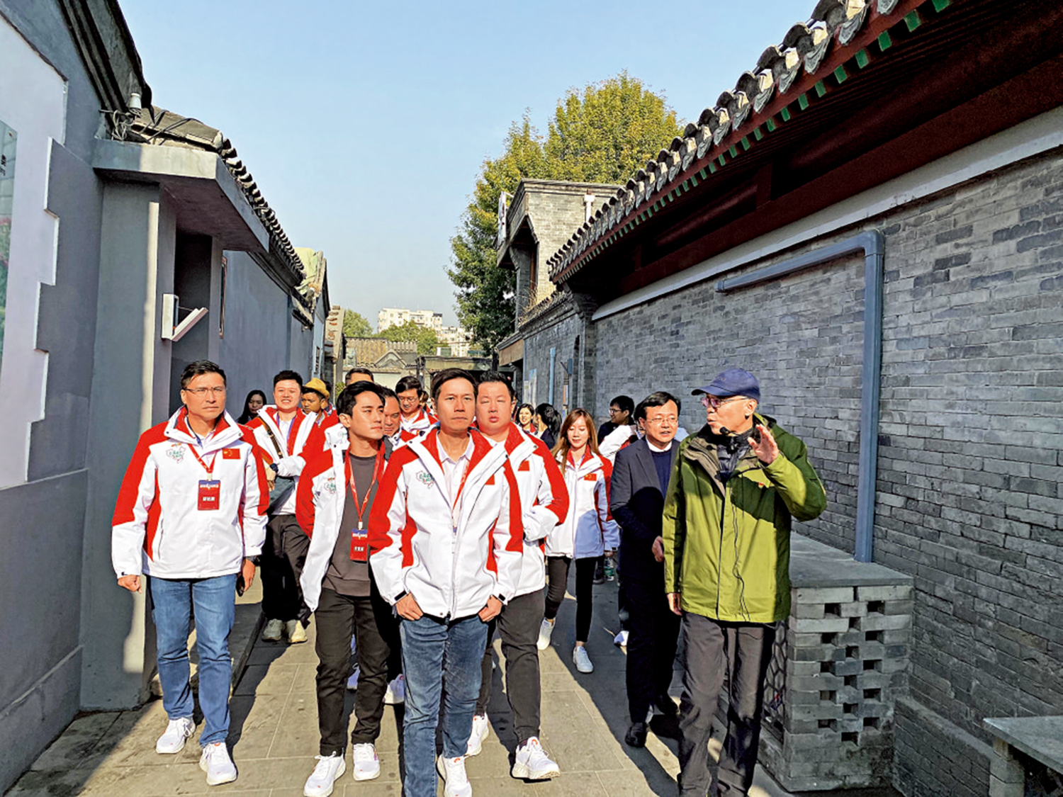 　　圖：交流團走進北京胡同，見識當地基層社區的治理模式。\大公報記者馬靜攝