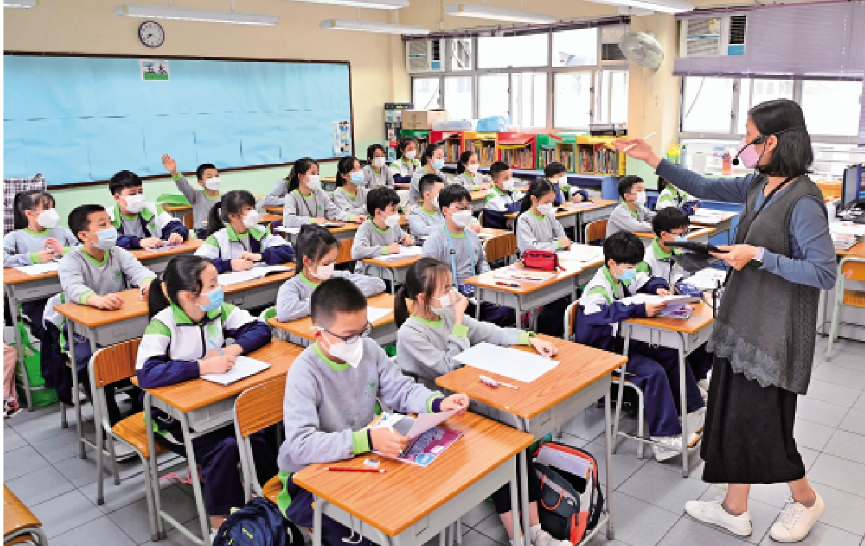 　　圖：教育局公布人文科課程的框架，涵蓋六個學習範疇，有助學生認識自己擔當的角色和責任，培養國民身份認同。