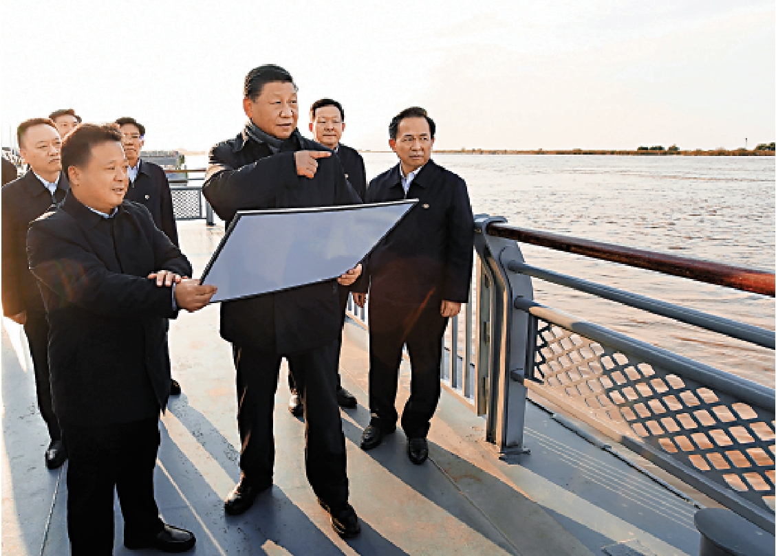 　　圖：2021年10月20日下午，中共中央總書記、國家主席、中央軍委主席習近平在山東省東營市黃河入海口考察。\新華社