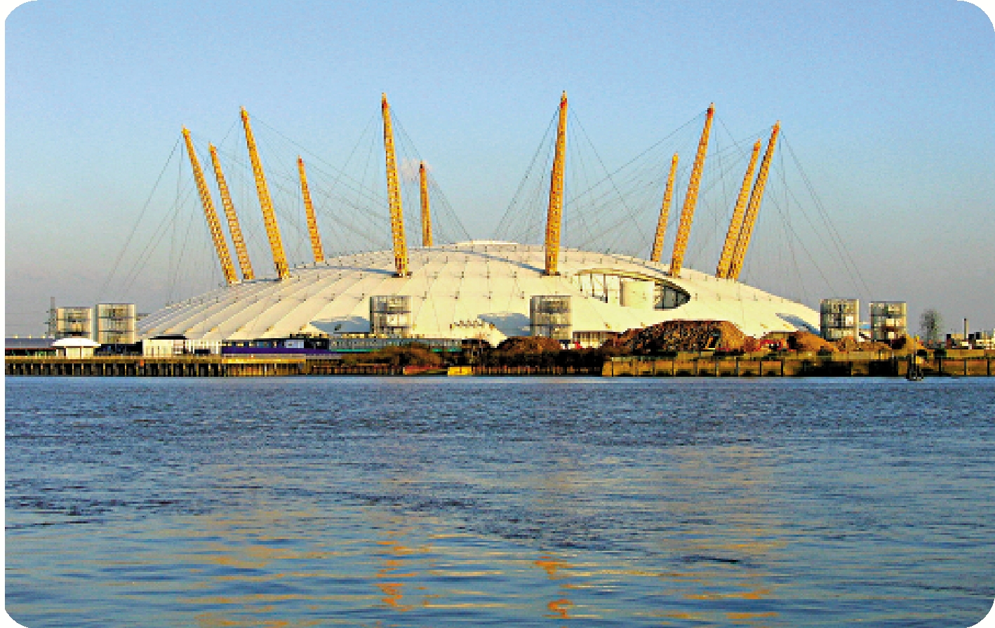 　　圖：倫敦千年穹頂（Millennium Dome）位於泰晤士河畔。\資料圖片
