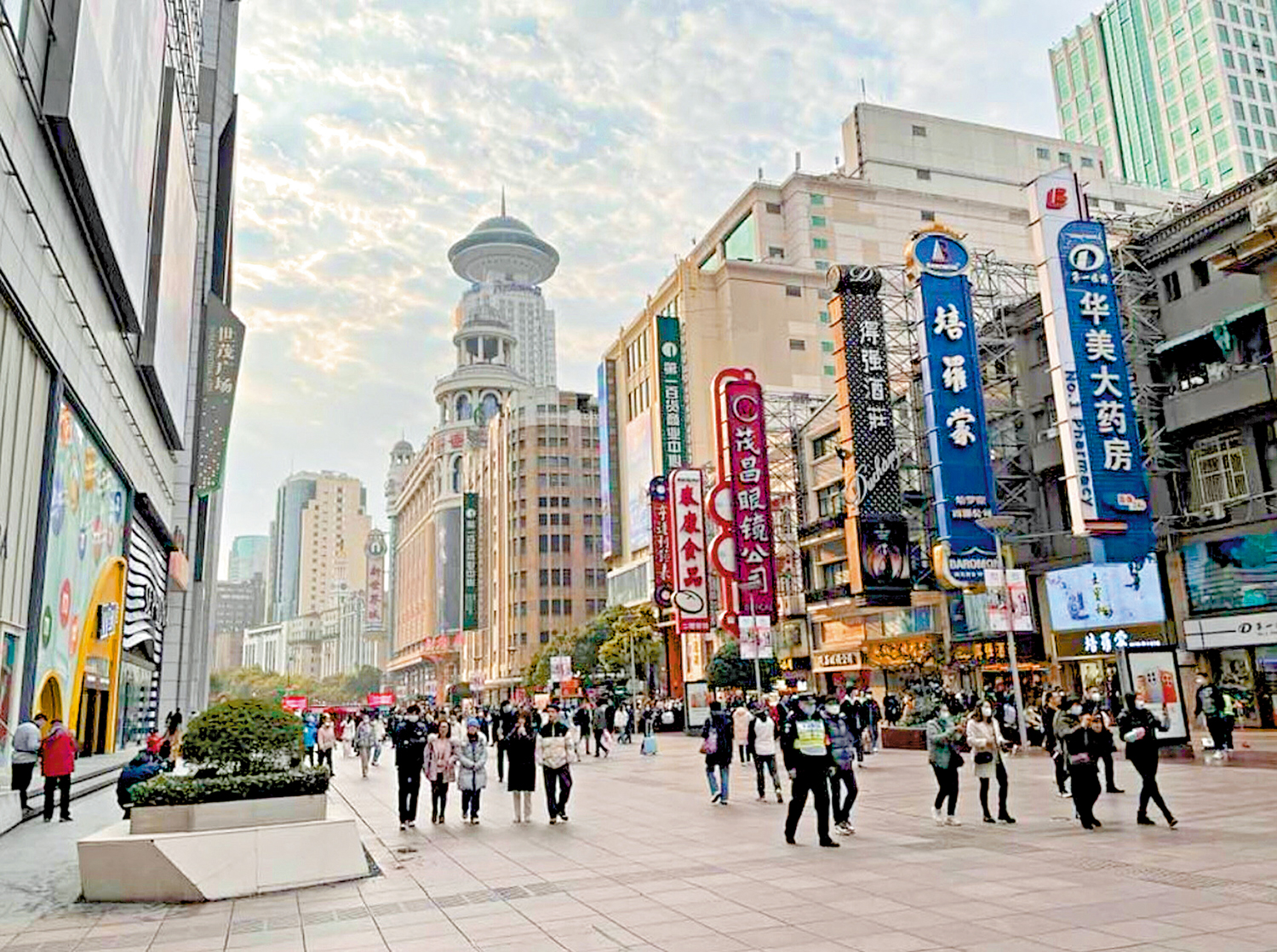 　　圖：中國明年的經濟增速可能低於今年，但有望明顯高於去年和今年的平均值。