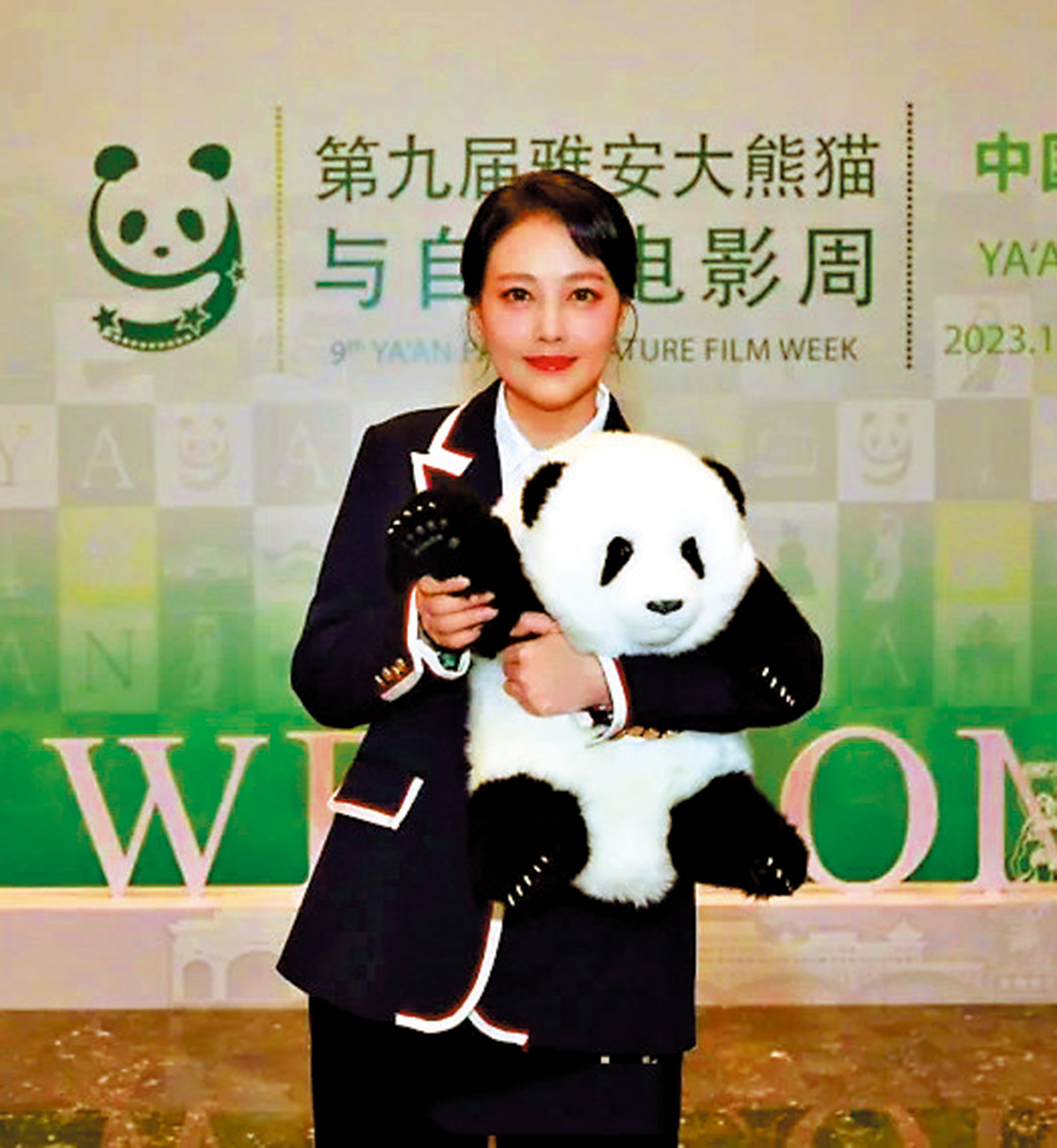 　　圖：周海媚上月出席第九屆雅安大熊貓與自然電影周閉幕式，是她最後一次公開露面。