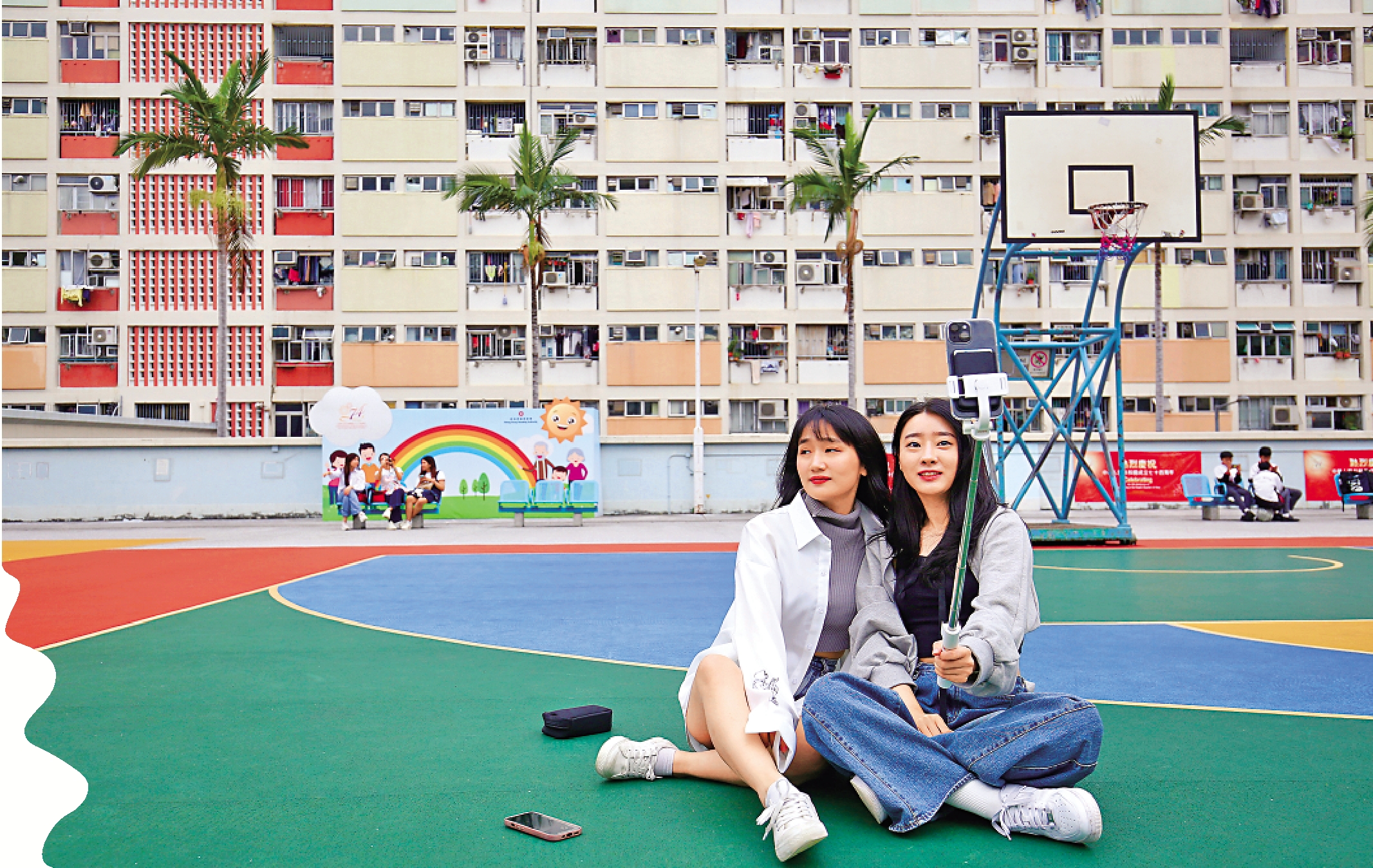 　　圖：彩虹邨七彩大廈外牆奪目，近年成為打卡熱點。