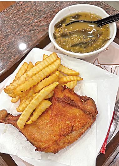 　　圖：生炸雞髀配薯條，再搭一杯凍可樂，是街坊推薦的美食。