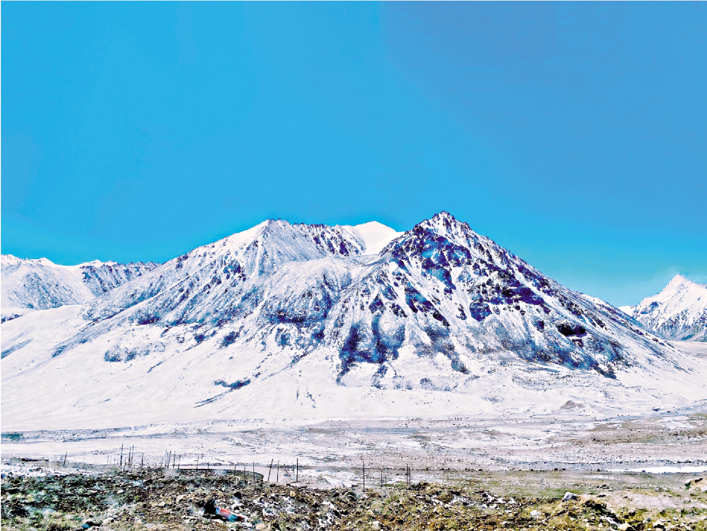 　　圖：塔縣沿途的雪山。
