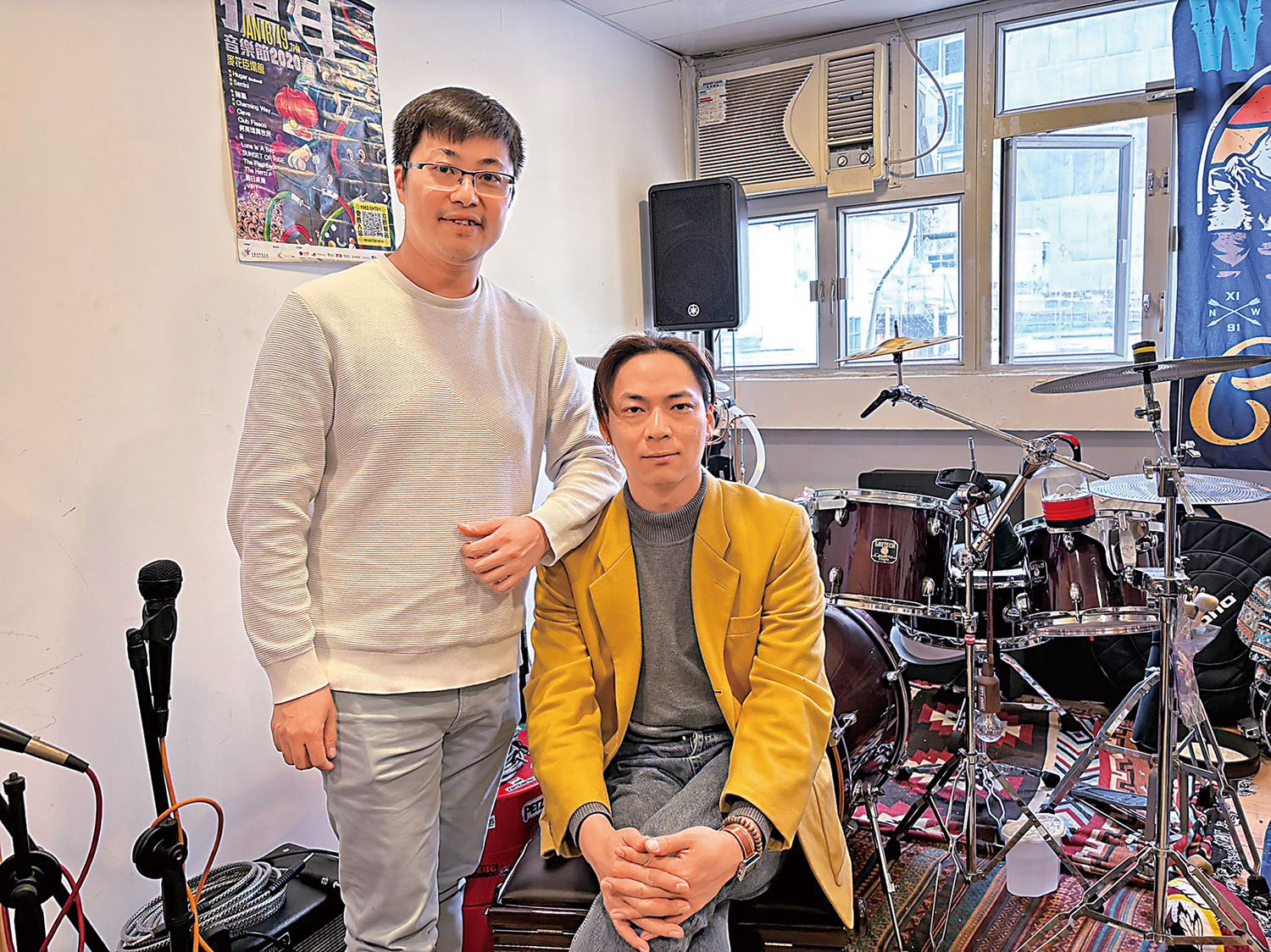 　　圖：九龍社團聯會秘書長顏汶羽（左）與何英瑋合照。