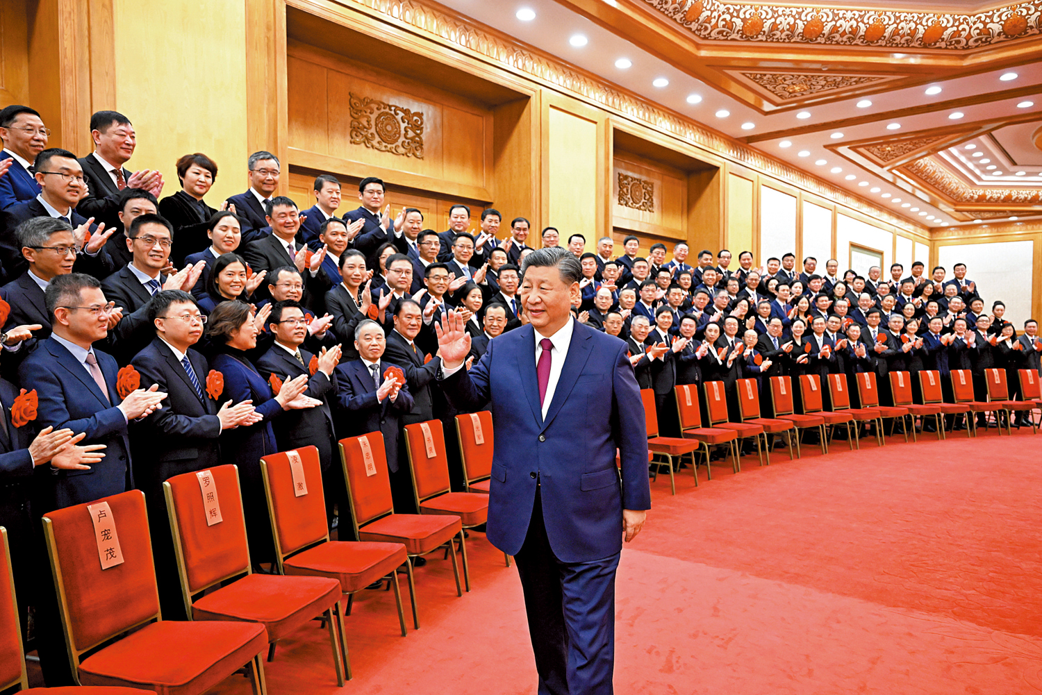 　　圖：12月29日，黨和國家領導人習近平、蔡奇等在北京人民大會堂會見中國援外醫療隊派遣60周年紀念暨表彰大會代表。\新華社