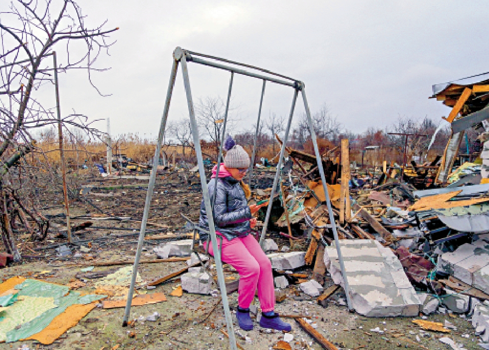 　　圖：烏克蘭敖德薩新年遭遇空襲，一處居民區嚴重受損。\路透社