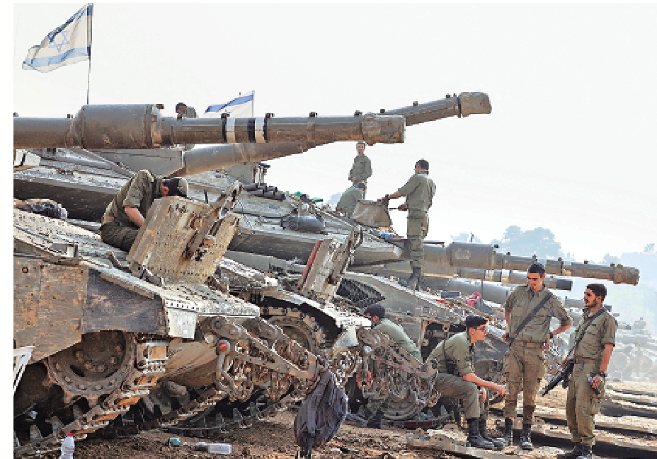 　　圖：以色列坦克兵在加沙南部邊境備戰。\路透社