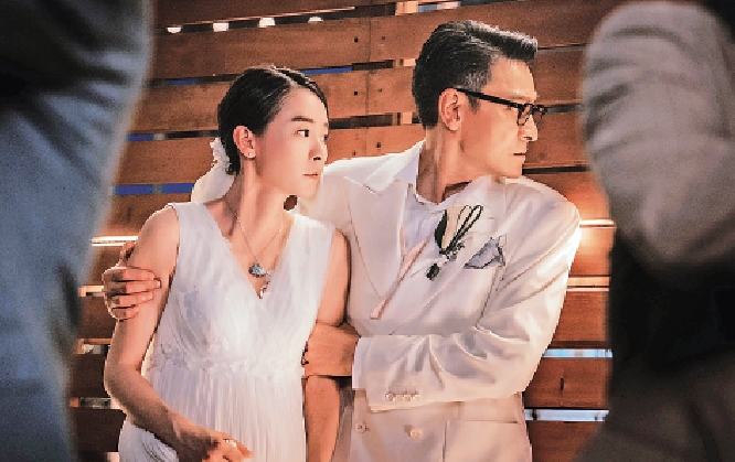　　圖：劉德華（右）與劉雅瑟在新片《潛行》中演夫妻。 劇照